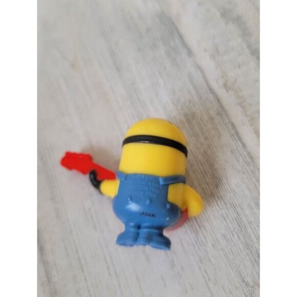 McDonald's 2019 Despicable Me minion red guitar toy figure - Picture 4 of 5